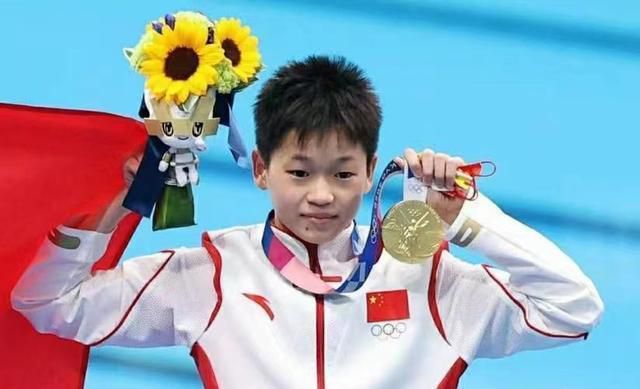紧接着，陈泽楷和洪五从后面那辆车里走了下来，费可欣更是疑惑，她在金陵自然是知道并见过这两人的，只是没想到叶辰会把他们也叫到美国来。